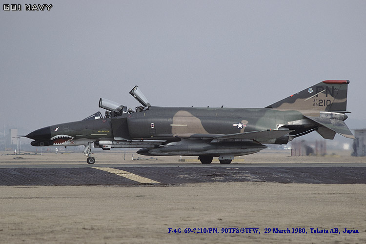 アメリカ海軍 イギリス空軍 F-4 Phantom タグ 実機の外板使用